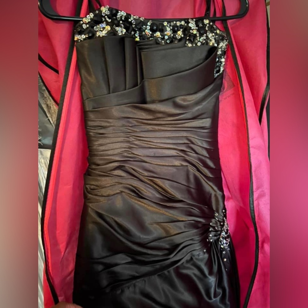Night Moves formal dress - Picture 2 of 3